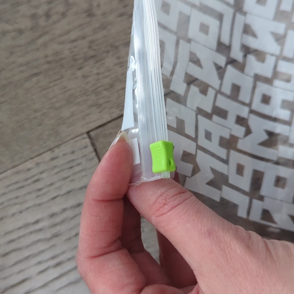 Longchamp plastic gift bag - Picture 3 of 3